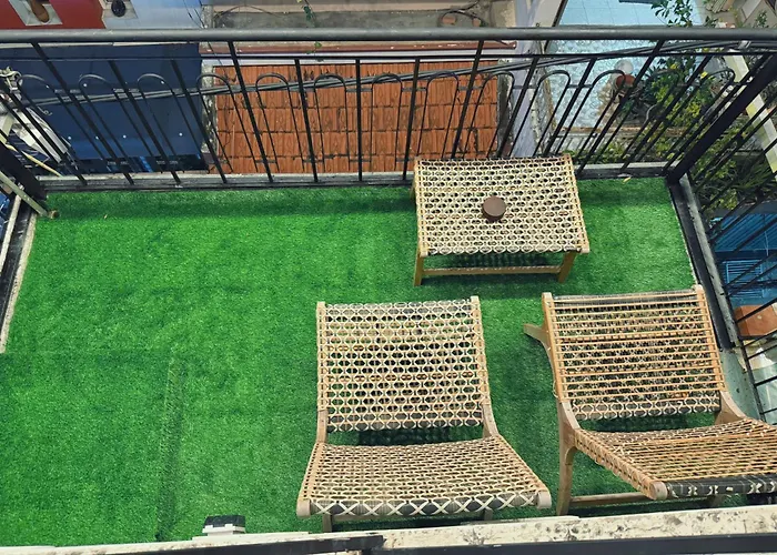 Lylac Home Saigon Cog - Tranquil City Center Wabi Sabi 3Br Townhouse In D1