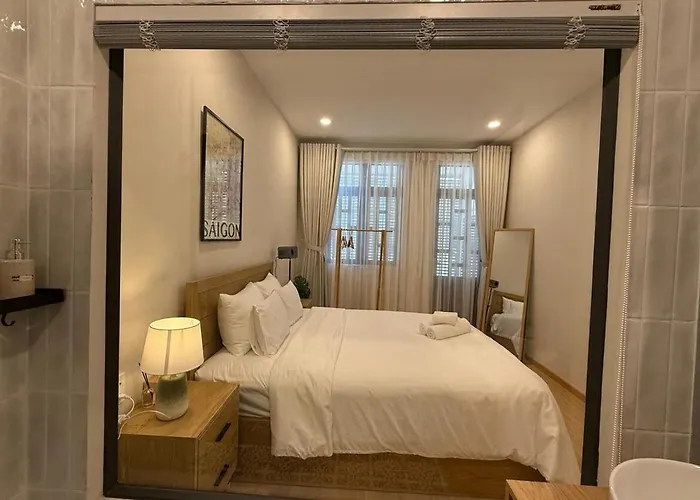 Lylac Home Saigon Cog - Tranquil City Center Wabi Sabi 3Br Townhouse In D1